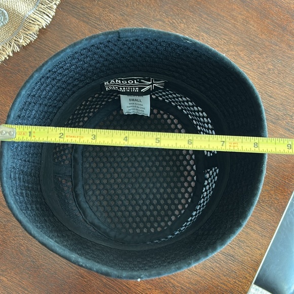 Kangol black hat; never worn. - Picture 5 of 5